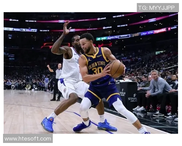 快船与骑士常规赛精彩对决争夺季后赛席位的关键战役 快船与骑士常规赛精彩对决争夺季后赛席位的关键战役