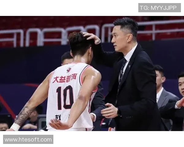 任骏飞领衔广东男篮冲击季后赛全力以赴展现个人风采与团队精神 任骏飞领衔广东男篮冲击季后赛全力以赴展现个人风采与团队精神